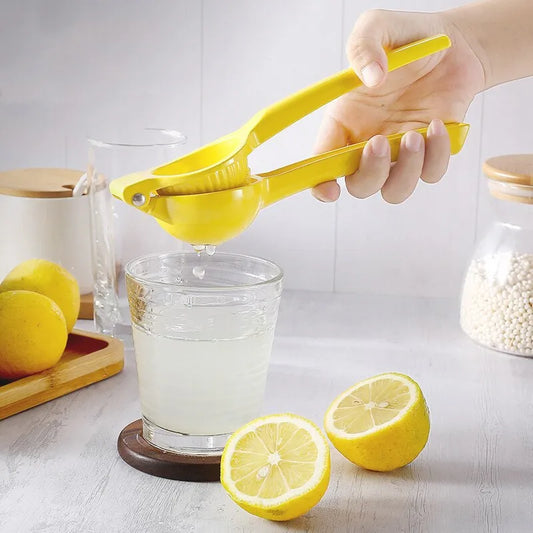 Hand-Pressed Lemon Squeezer: Fresh Juice Anywhere!